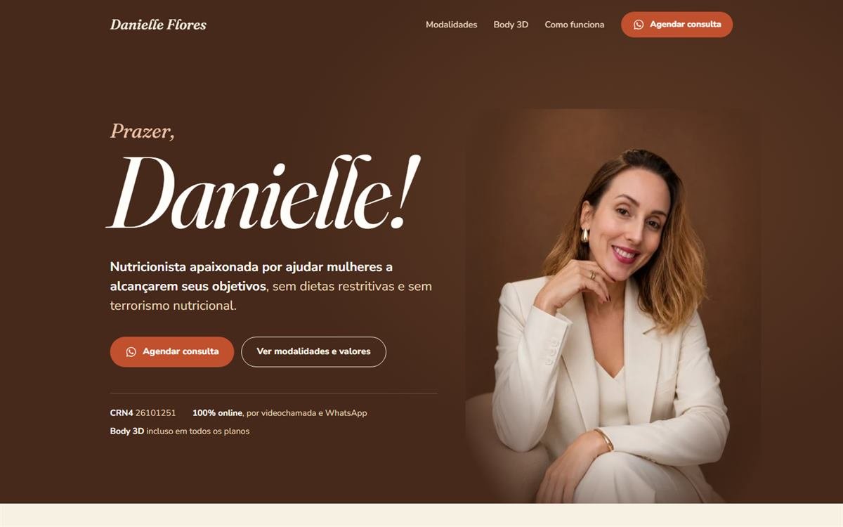 Site Danielle Flores, nutricionista no computador